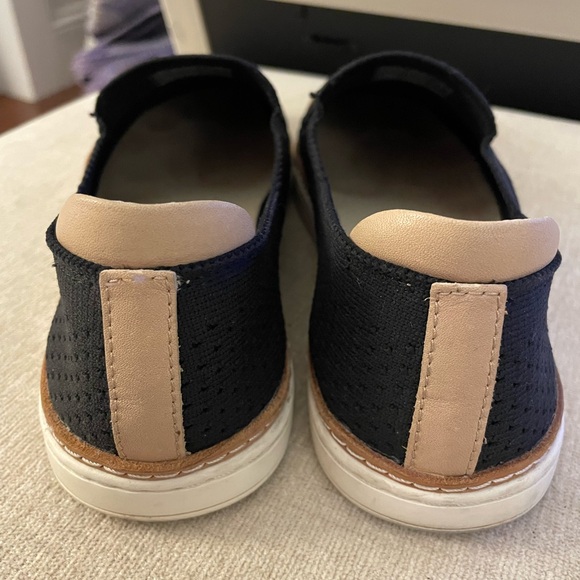 UGG Soft Flats - Picture 4 of 7